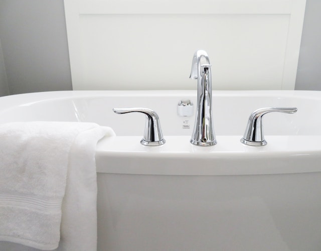 Read more about the article Help! My Bathtub Overflowed: What to Do Next